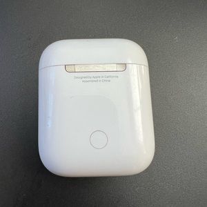 Apple 2nd generation air pods.
